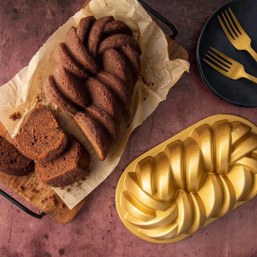 Nordic Ware Molde trenzado para pan, molde original de aluminio fundido, molde para tartas con patrón trenzado, fabricado en Estados Unidos, color: dorado