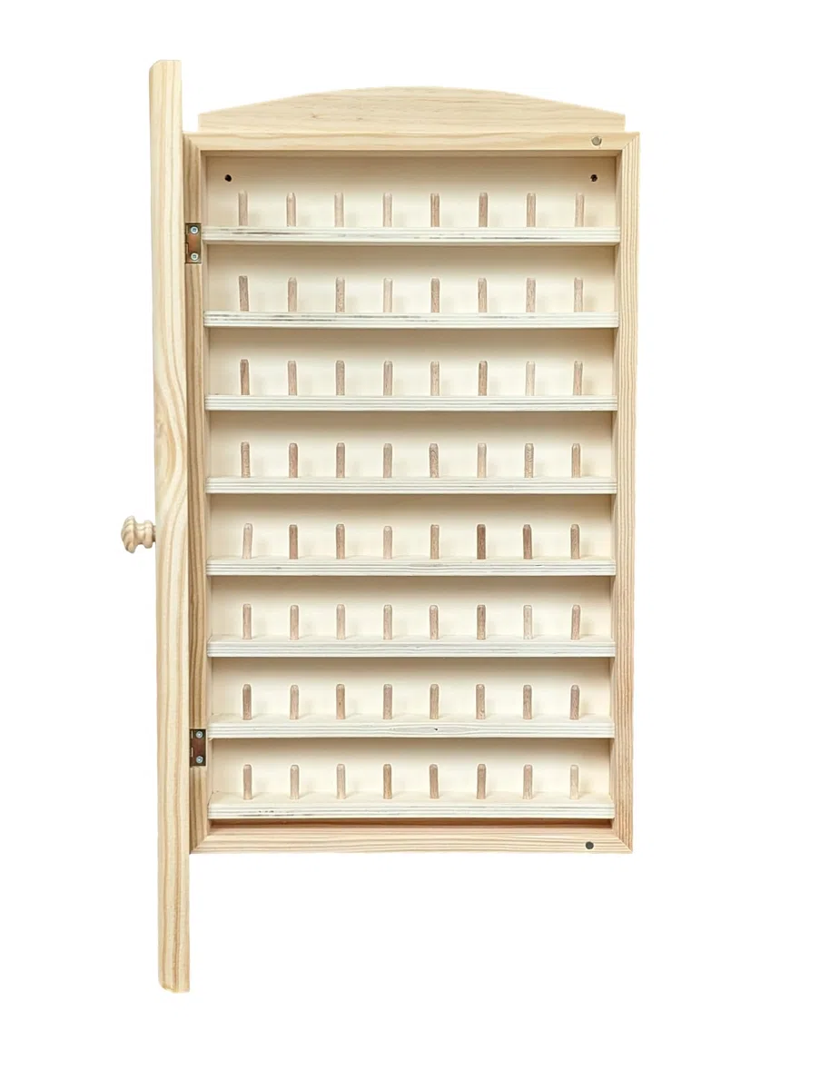 Vitrina Colecciones dedales Grande. para 64 dedales. Medidas (Ancho/Fondo/Alto): 30*6.5*54 cms. Medida Interior de Las baldas: Ancho: 28 cms, Fondo: 3 cms, Alto: 4,5 cms..