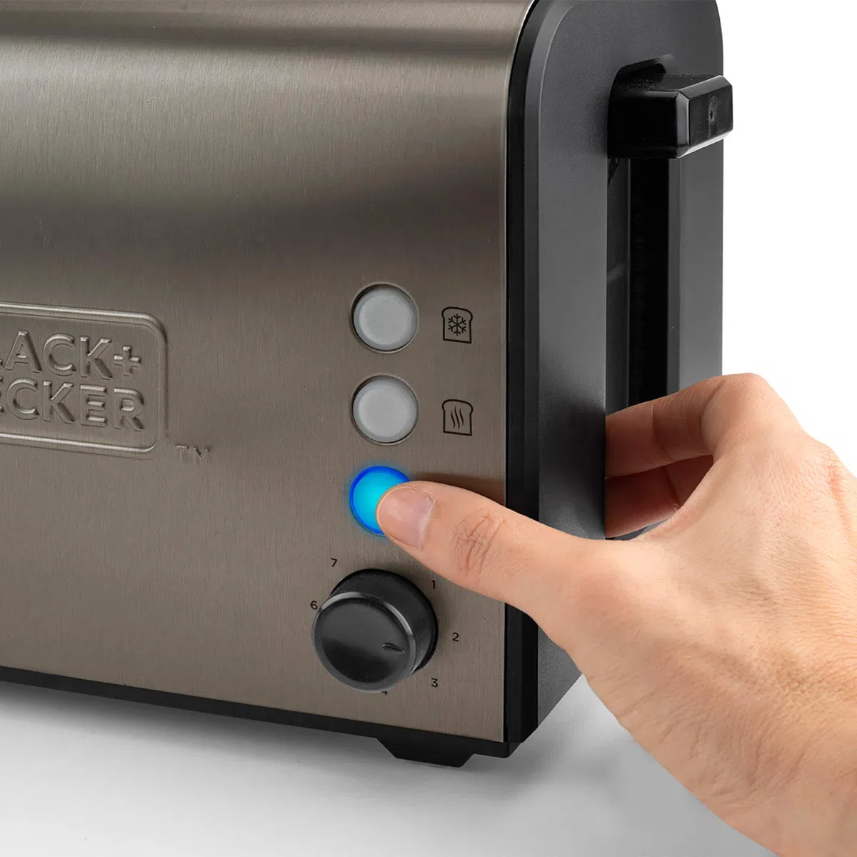 Tostadora Black+Decker con 2 ranuras extra anchas y con accesorio para sandwitch. 900W. Inox