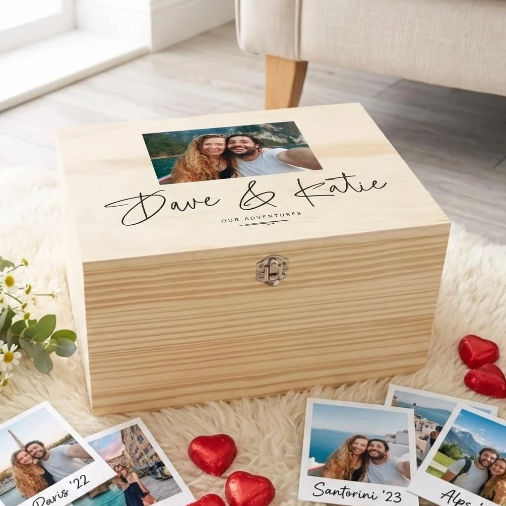 Caja de recuerdos personalizada con nombres de parejas, caja de recuerdos de madera de pino con bisagras y cierre, regalo de San Valentín, aniversario, boda, 30 x 22,9 x 18 cm