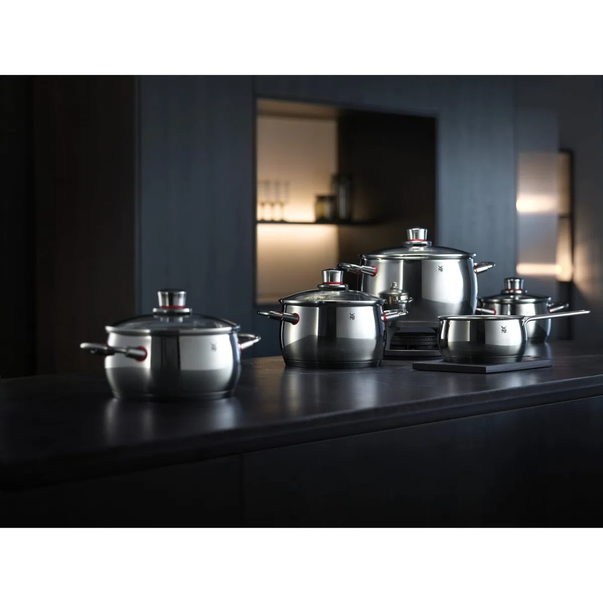 WMF Quaity One - Batería de Cocina 9 Piezas, Acero Inoxidable Apto para Inducción, 1 Cacerola Baja de 20 cm, 3 Cacerolas Altas de 16 cm, 20 cm y 24 cm, 1 Cazo 16 cm con 4 Tapas de Cristal