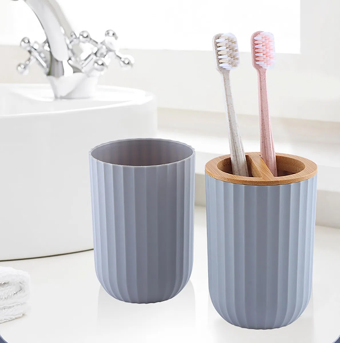 Juego de accesorios de baño de 5 piezas, dispensador de jabón, soporte para cepillo de dientes, vaso y jabonera con bandeja de bambú