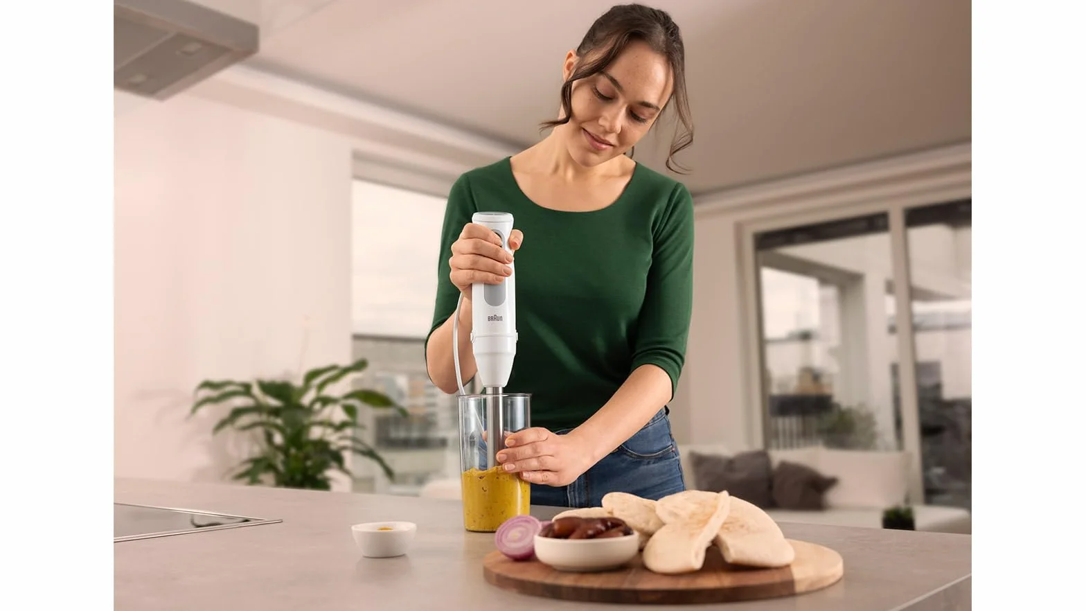 Braun Minipimer MultiQuick 5 - Batidora de mano con picadora y varilla para sopas, batidos y smoothies, 21 velocidades + Turbo, picadora 500ml, vaso medidor 600ml, 1000W, blanco (MQ50236M)