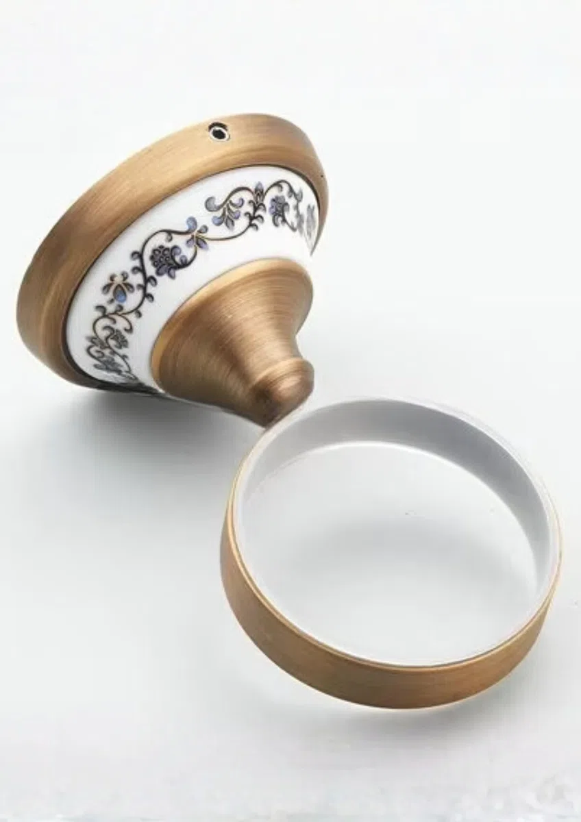 Portacepillos de dientes de pared estilo retro de latón y cerámica, soporte de pared para vasos con adorno, soporte de baño para cepillo de dientes y accesorios de baño (1 vaso)