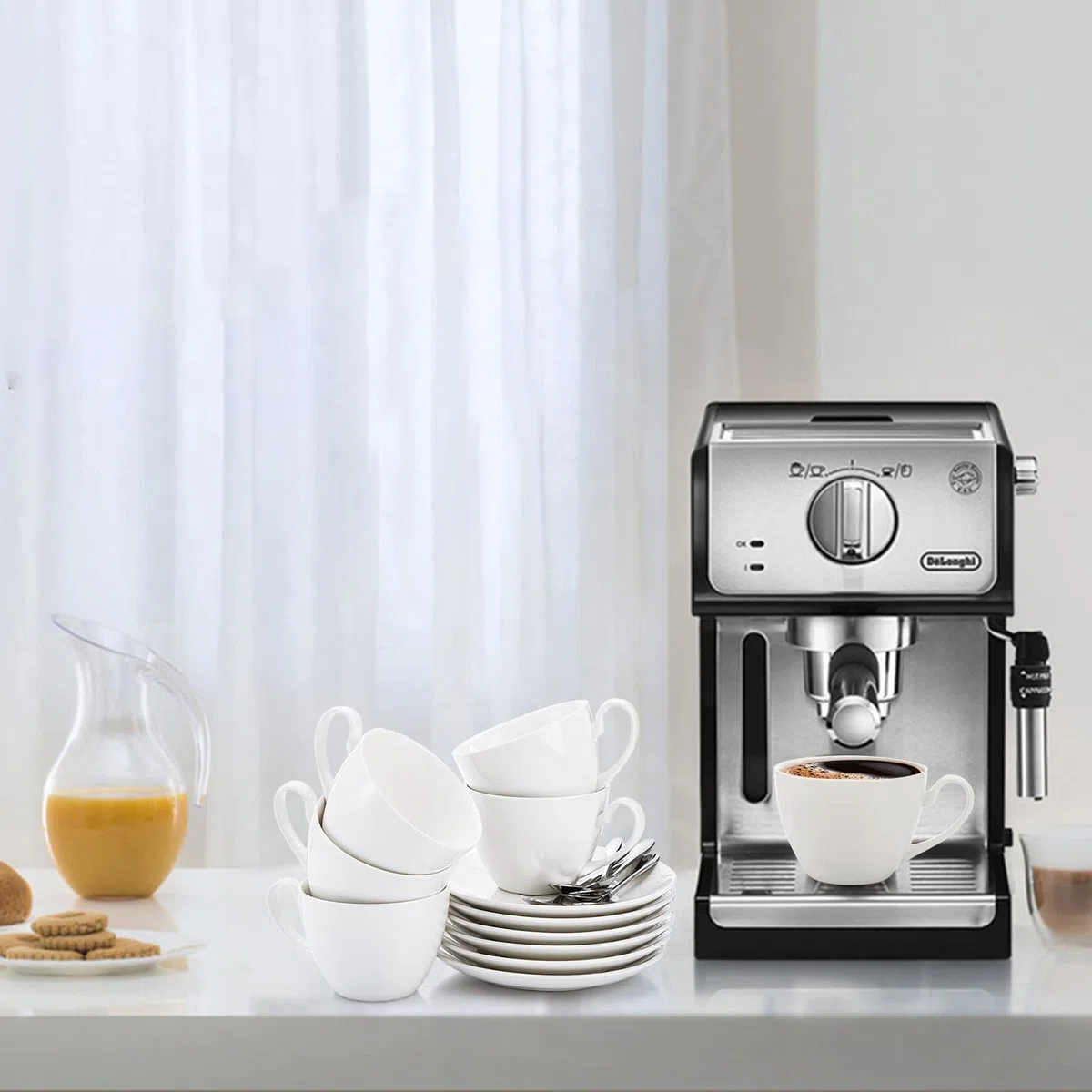 Foraineam Juego de 6 tazas de café expreso con platillos y cucharas, juego de tazas de té blanco de 6 onzas, taza de café de porcelana y platillo con cuchara de acero inoxidable para bebidas de café