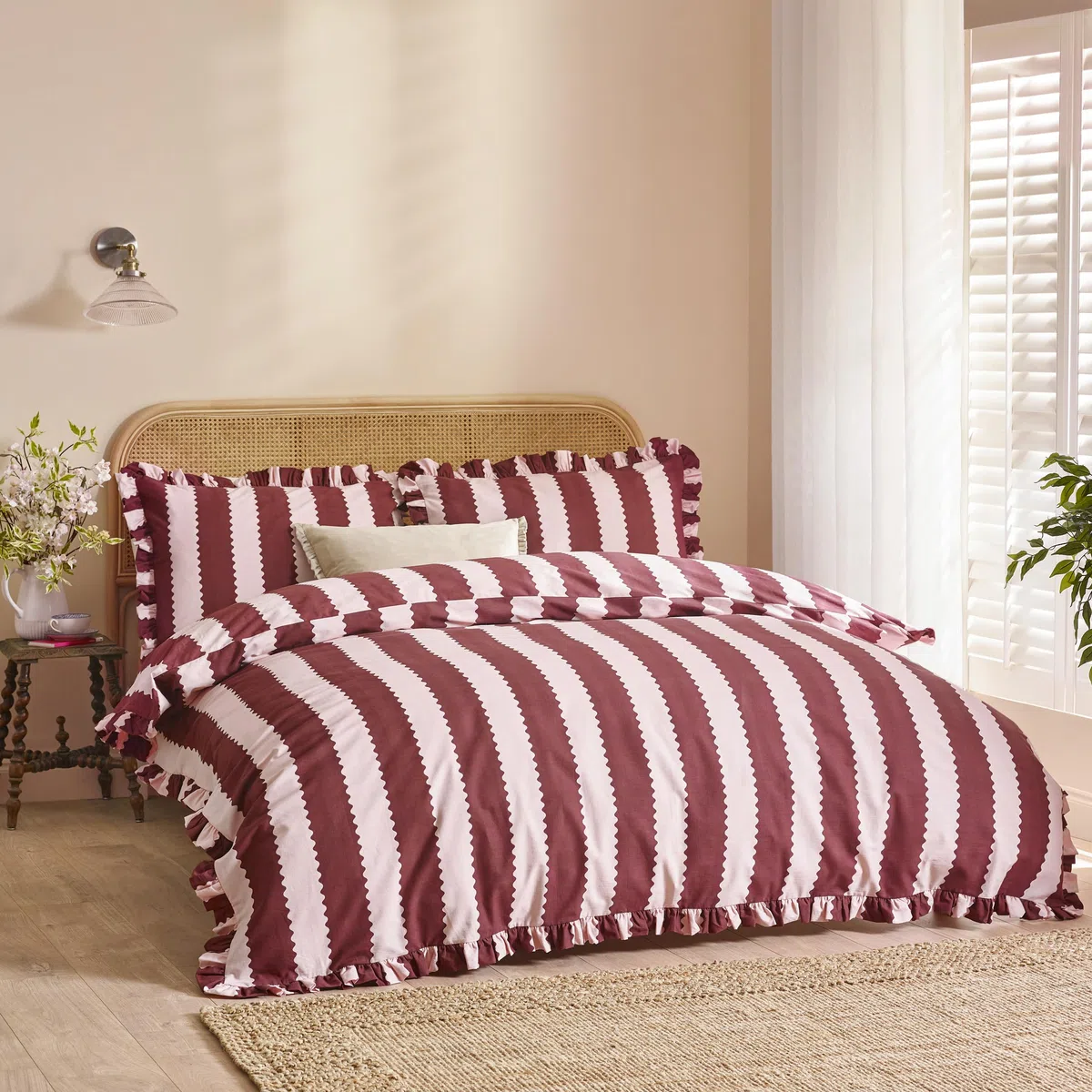Wylder Birdie Stripe Juego De Funda Nórdica – Reversible con Volantes Algodón Rico A Rayas Ropa De Cama (Burdeos/Flor - 230x220cm)