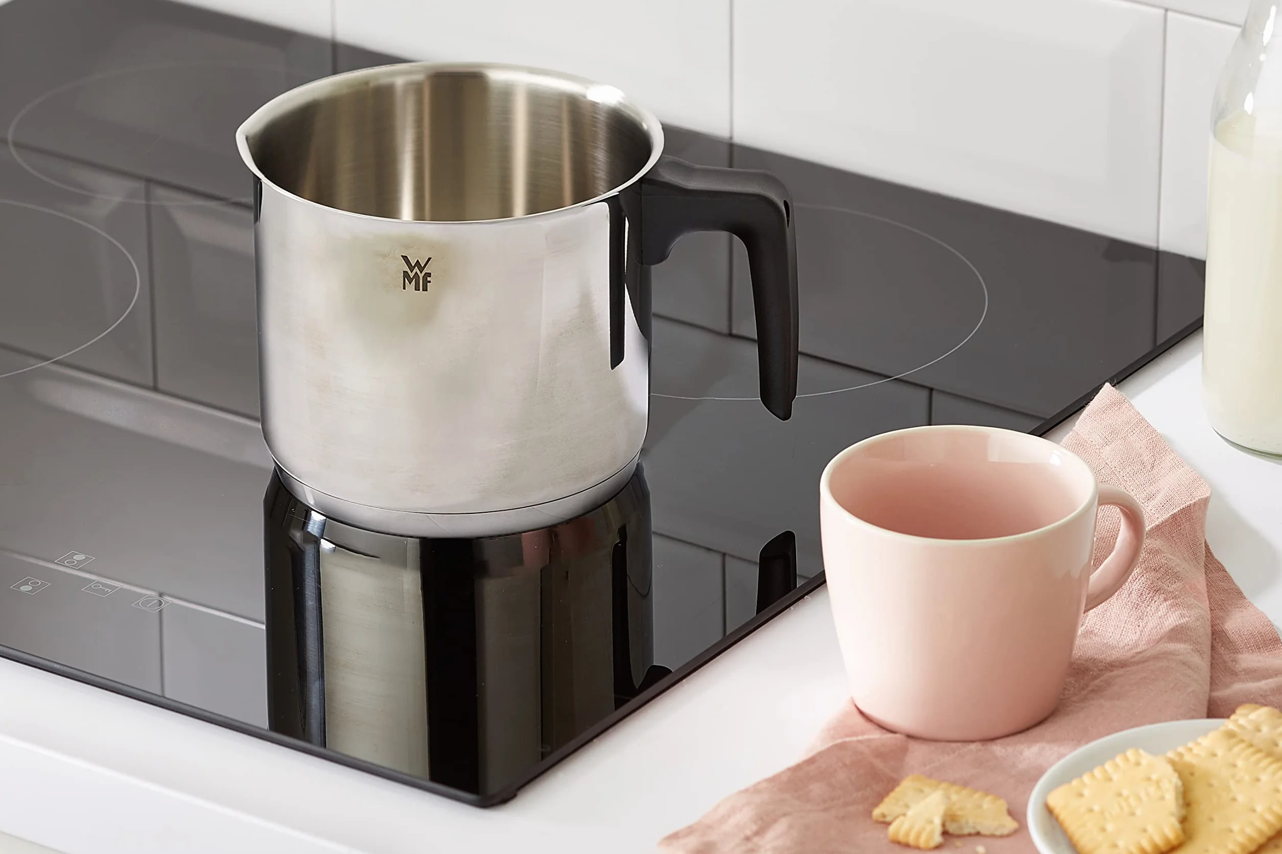 WMF Olla para Leche 1,7L sin Tapa 14 cm para cocinas de inducción, Cromargan de Acero Inoxidable Pulido, Borde para Verter, Mango de plástico, Apta para lavavajillas
