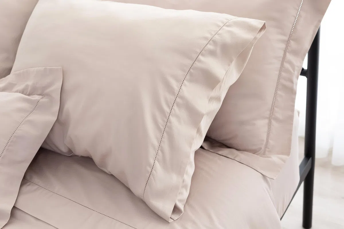 Catherine Lansfield Fantasy Sateen Modern Taupe Juego de Sábanas Cama 180-260x280 + 2 Almohadas 50x110