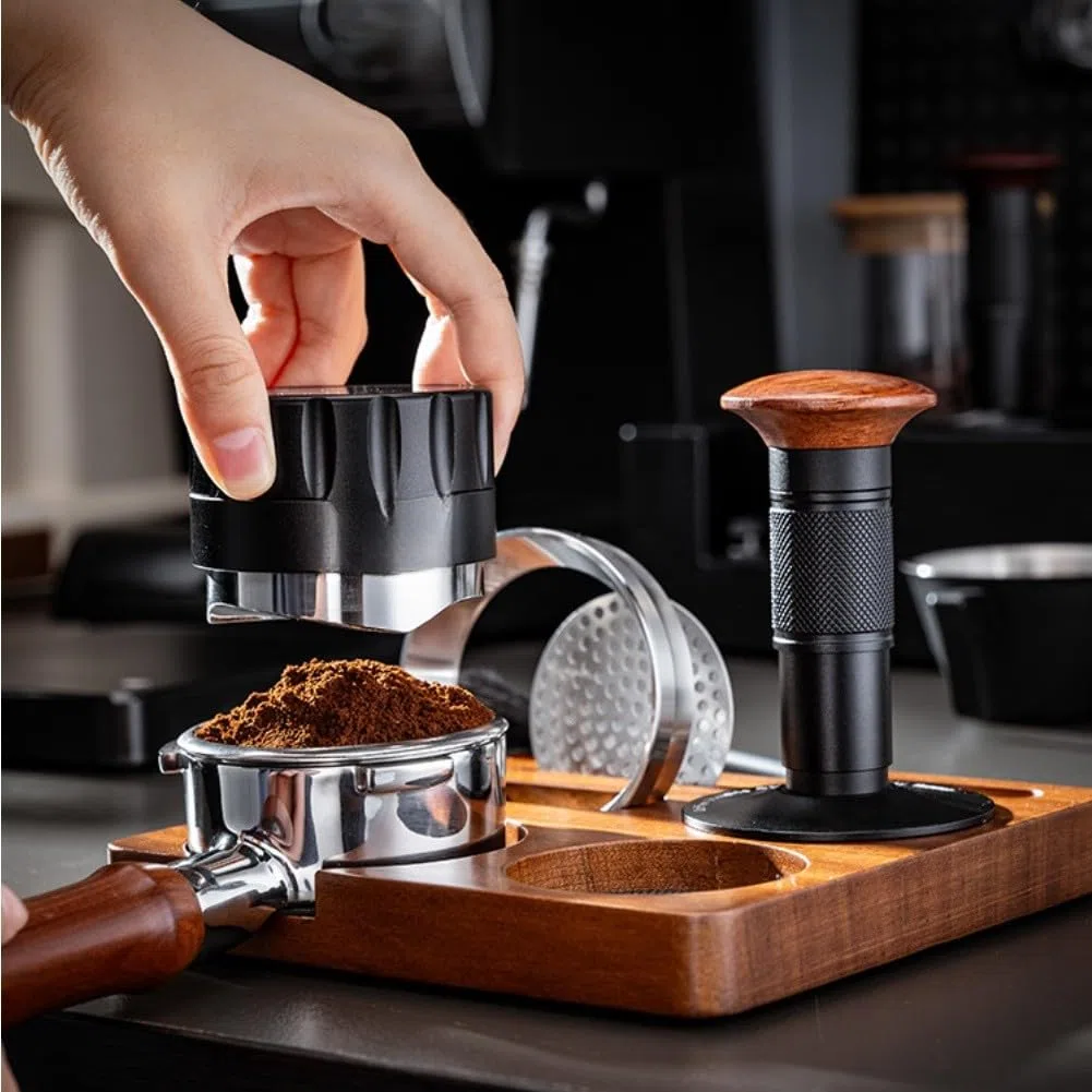 Kit de 6 accesorios para máquina de espresso, juego de accesorios de café espresso que incluye estación de apisonamiento de madera, distribuidor, cepillo de embudo dosificador para accesorios de café