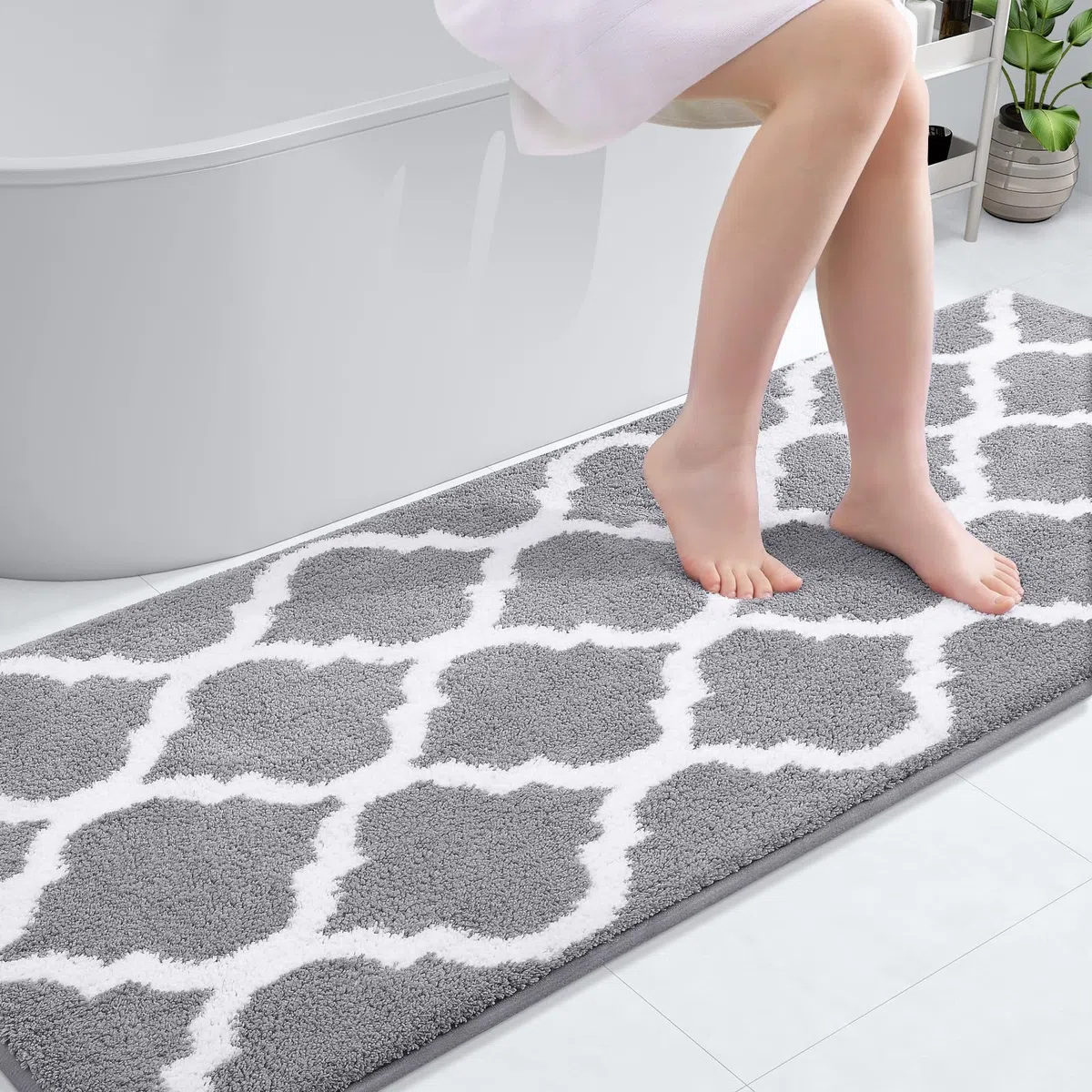 Olanly Alfombra de baño de lujo, alfombra de baño de microfibra suave y absorbente, alfombra de baño antideslizante, lavable a máquina, para secar en el suelo, bañera y ducha, 24 x 60 pulgadas, gris
