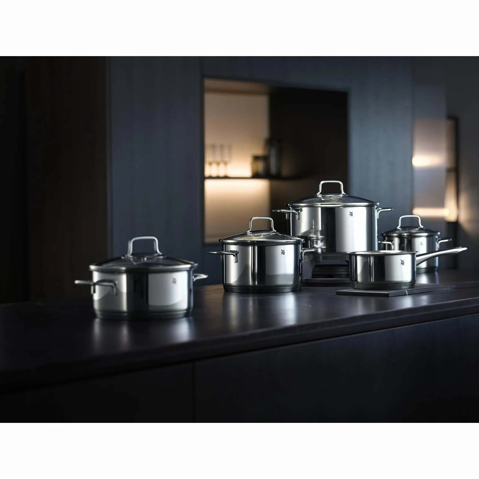 WMF Astoria - Batería de Cocina de 5 Piezas, Ollas Altas con tapas (16/20/24 cm), Olla baja con tapa (20 cm), Cazo (16 cm), Cromargan Acero Inoxidable pulido, Apto para Inducción