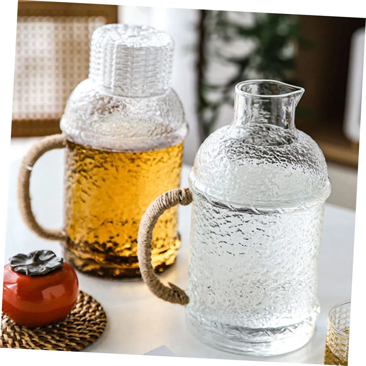 iplusmile Jarra de Agua de Vidrio de 2l Tapa Resistente al Calor, Diseño Antideslizante y Vertido Cómodo para Uso en Casa y Fiestas