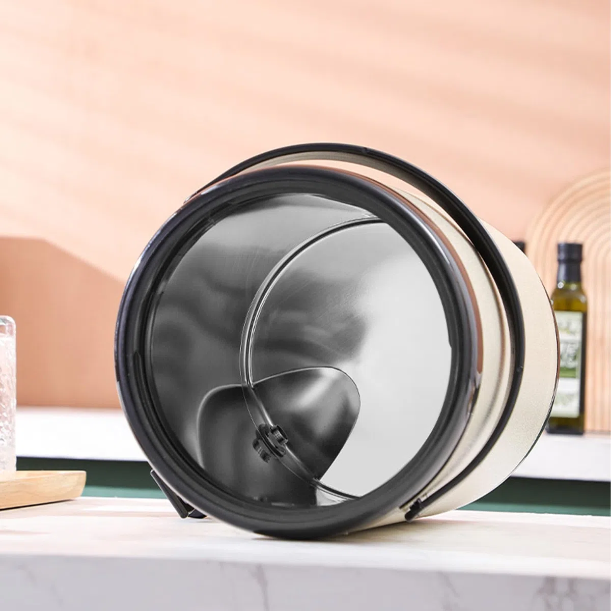 Dispensador de bebidas aislado, servidor de bebidas frías y calientes con espiga sin goteo, mango portátil, base de trípode para catering, fiestas, café, té
