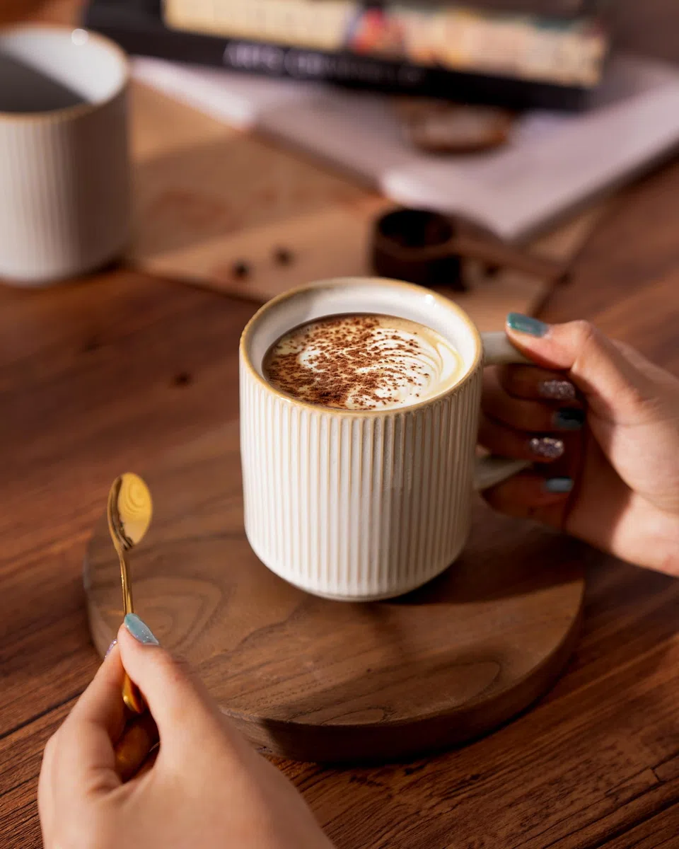 famiware Juego de tazas de café para 6, tazas de catering de 12 onzas con asa para café, té, cacao, leche, capuchino blanco