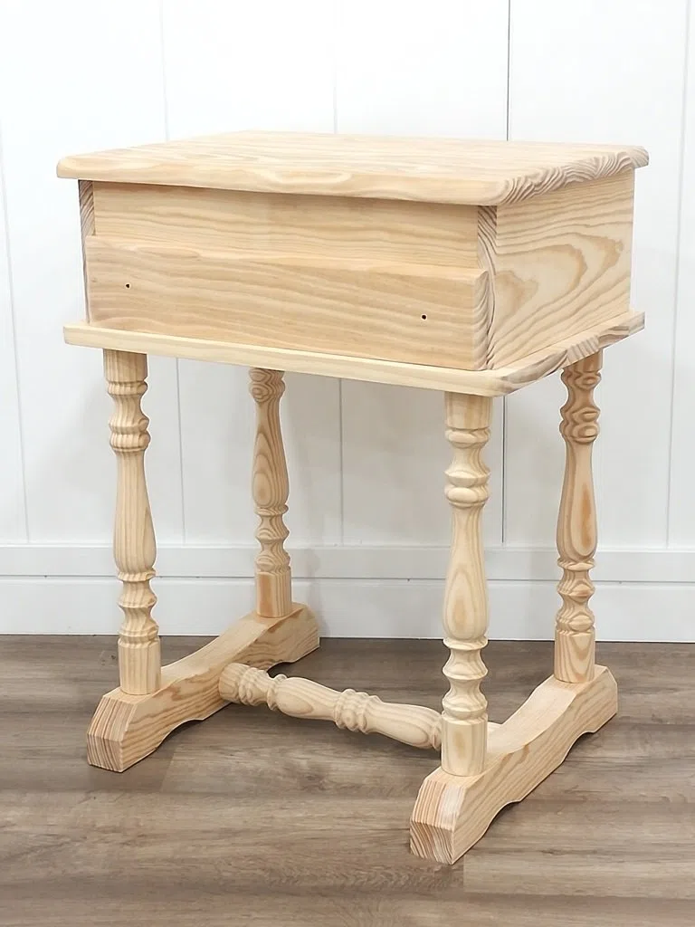 GRECA Mueble Costurero. En Madera de Pino Macizo. En Crudo, para Pintar. Medidas (Ancho/Fondo/Alto): 50 * 40 * 65 cms.