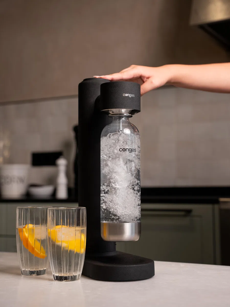 CONGAS Máquina para Hacer Agua con Gas Burbujito – Gasificador Manual de Acero Inoxidable 304 sin Cables ni Pilas – Kit con 2 Botellas de 1L – Compatible con Cilindros de CO2 de Rosca Estándar