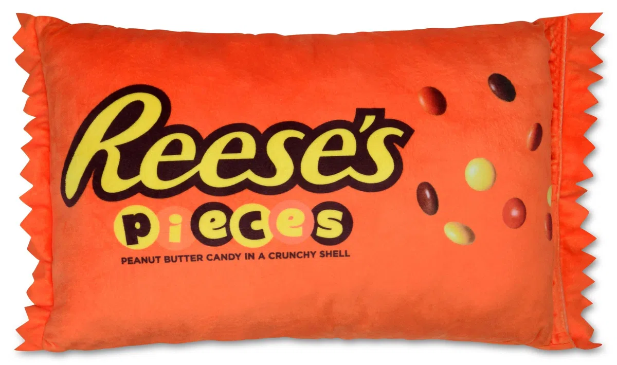 iscream Reese's Pieces - Juego de almohadas de 19 x 11 pulgadas con piezas de Reese