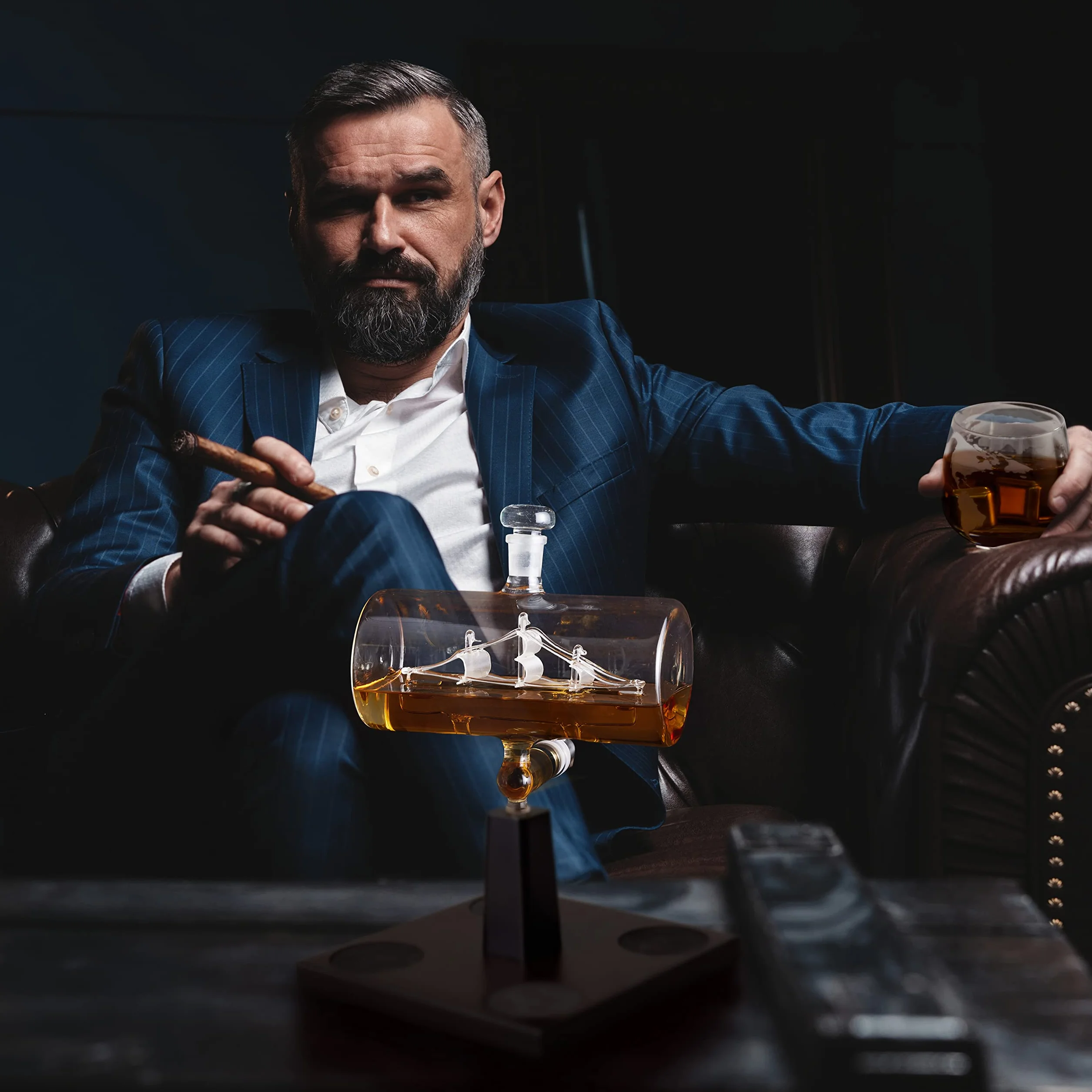 Oak & Steel - Juego Decantador De Whisky mas Set de 4 Vasos - Decantador Aireador para Bebidas Espirituosas Ideal para Ocasiones Especiales - Capacidad de 1000 ml