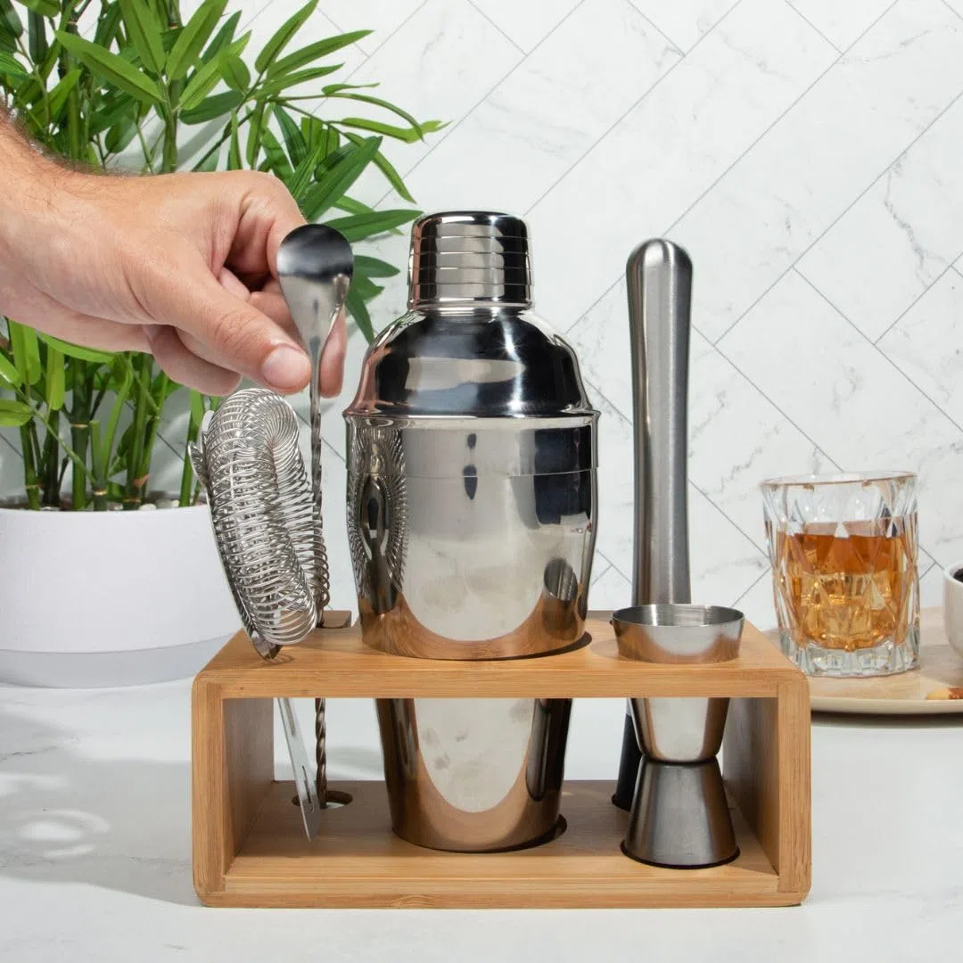 Juego de coctelera de alta calidad con soporte de bambú, kit de herramientas de barra de 4 piezas, juego de barman de acero inoxidable con agitador, medidor, cuchara mezcladora y colador