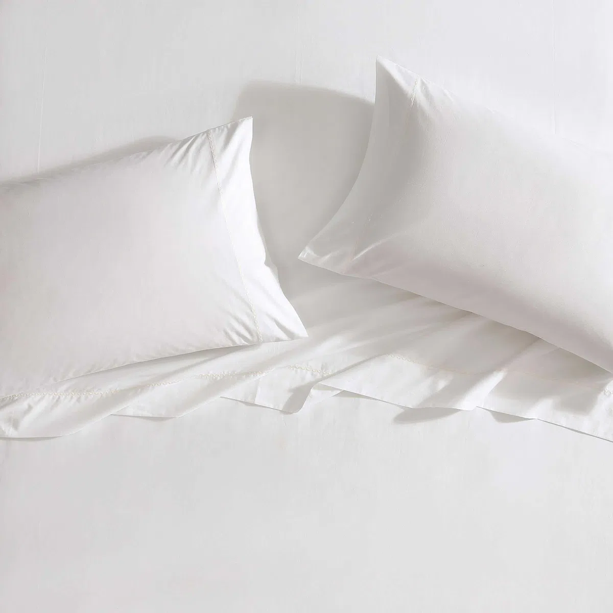 Laura Ashley - Juego de sábanas, Ropa de Cama de percal de algodón Transpirable con Fundas de Almohada a Juego, decoración Suave para el hogar (Blanco callop, matrimonial)