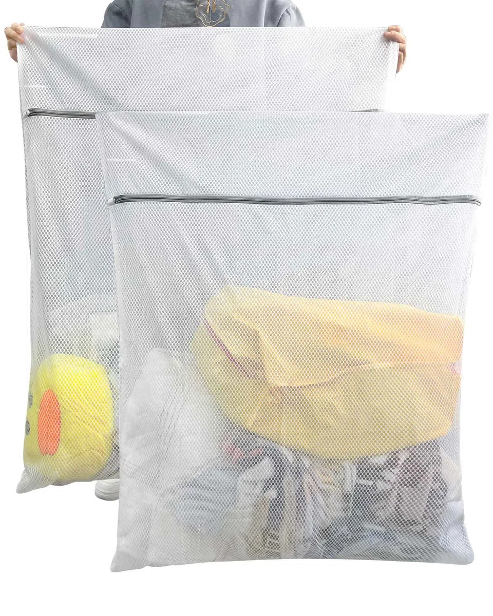 Bolsas de lavandería de malla de panal de gran tamaño, paquete de 2 bolsas de lavado delicadas de 35 x 43 pulgadas con cremallera.