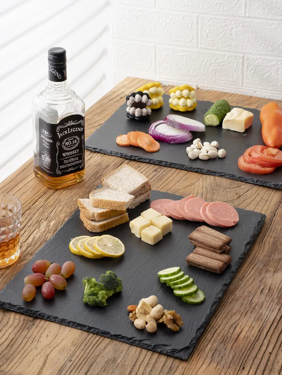 WLWNWFT Juego de 2 placas de pizarra, 40 x 30 cm, con rotulador de tiza, bandeja para servir, placas de queso, tapas para buffet, color negro
