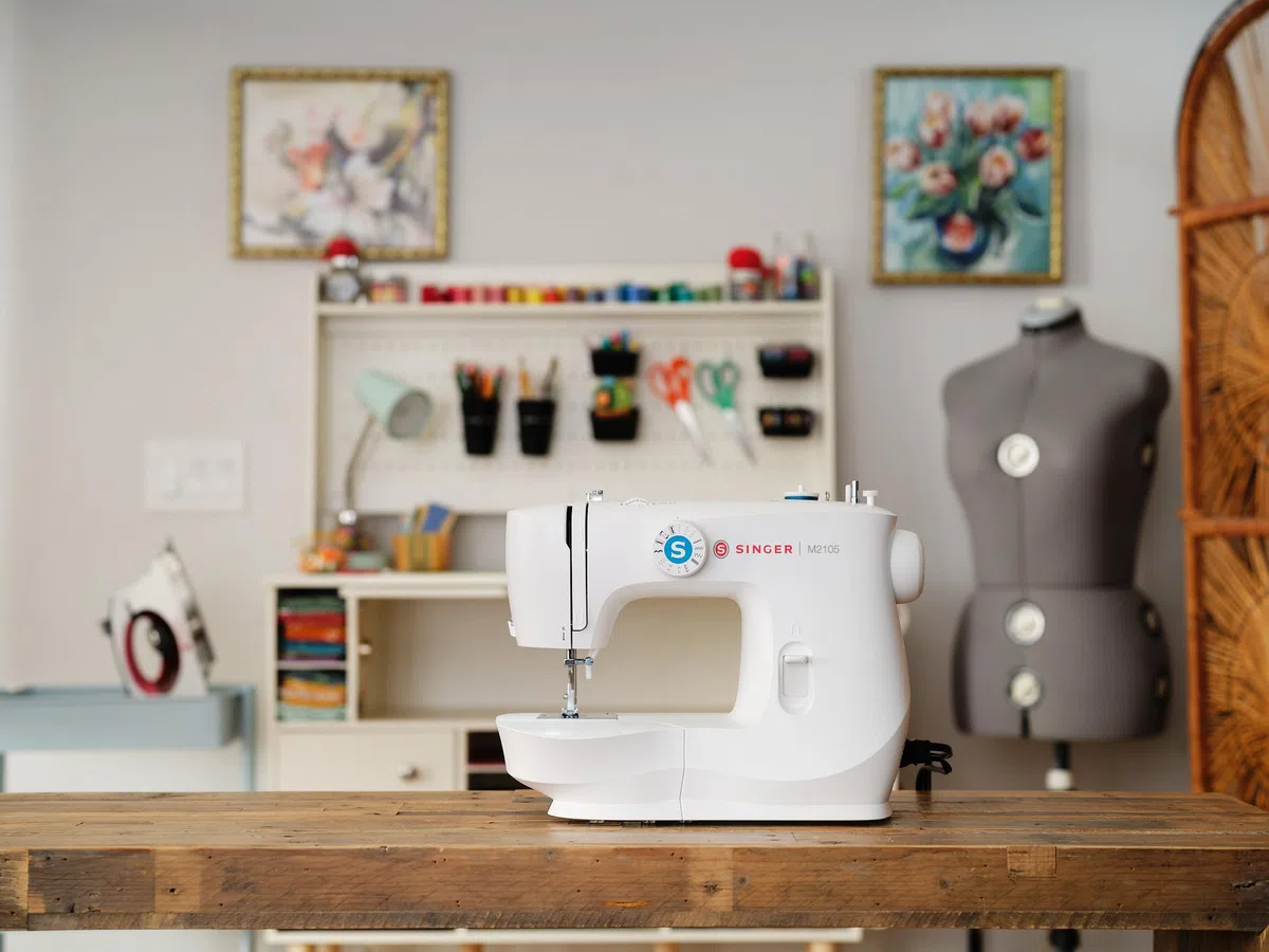 Singer M2105 - Máquina de coser mecánica