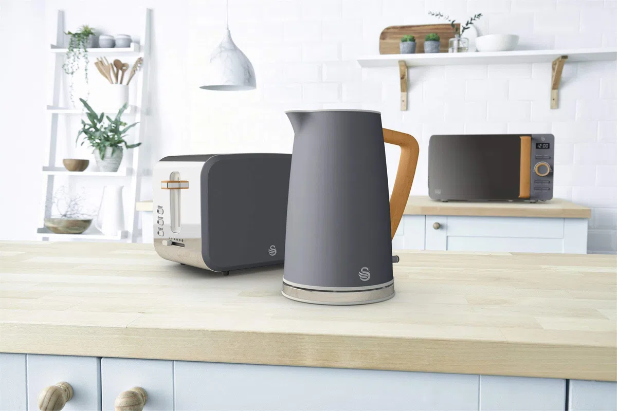 Swan Nordic Set Desayuno Hervidor de agua inalámbrico 1,7L 2200W, Tostadora Pan ranura ancha 2 rebanadas, 3 funciones, diseño moderno, efecto madera, gris
