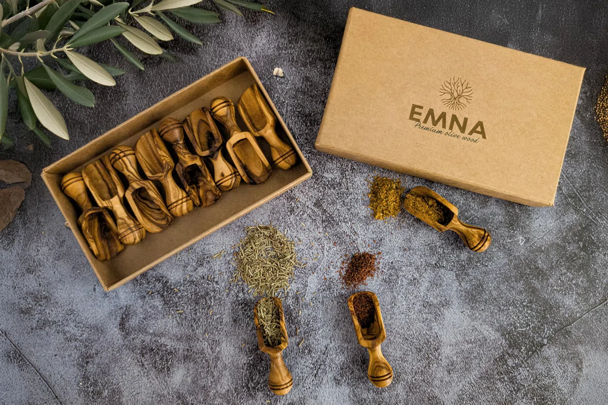 EMNA - 11 palas de madera de olivo pequeñas de aprox. 6 cm, regalo de lujo, caja de regalo de madera de olivo, regalo para el día de la madre, decoración para cocina, madera