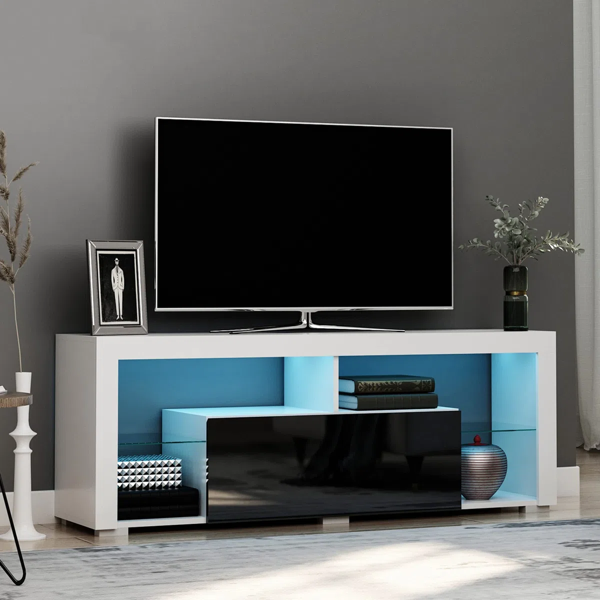 HOMCOM Mueble de TV para Televisiones de 55”Pulgadas 140x35x52 cm Blanco | Mesa para TV de Salón, Luz LED, 6 Modos de Colores, Mando a Distancia, Cajón, Estantes de Cristal Ajustables, Alto Brillo
