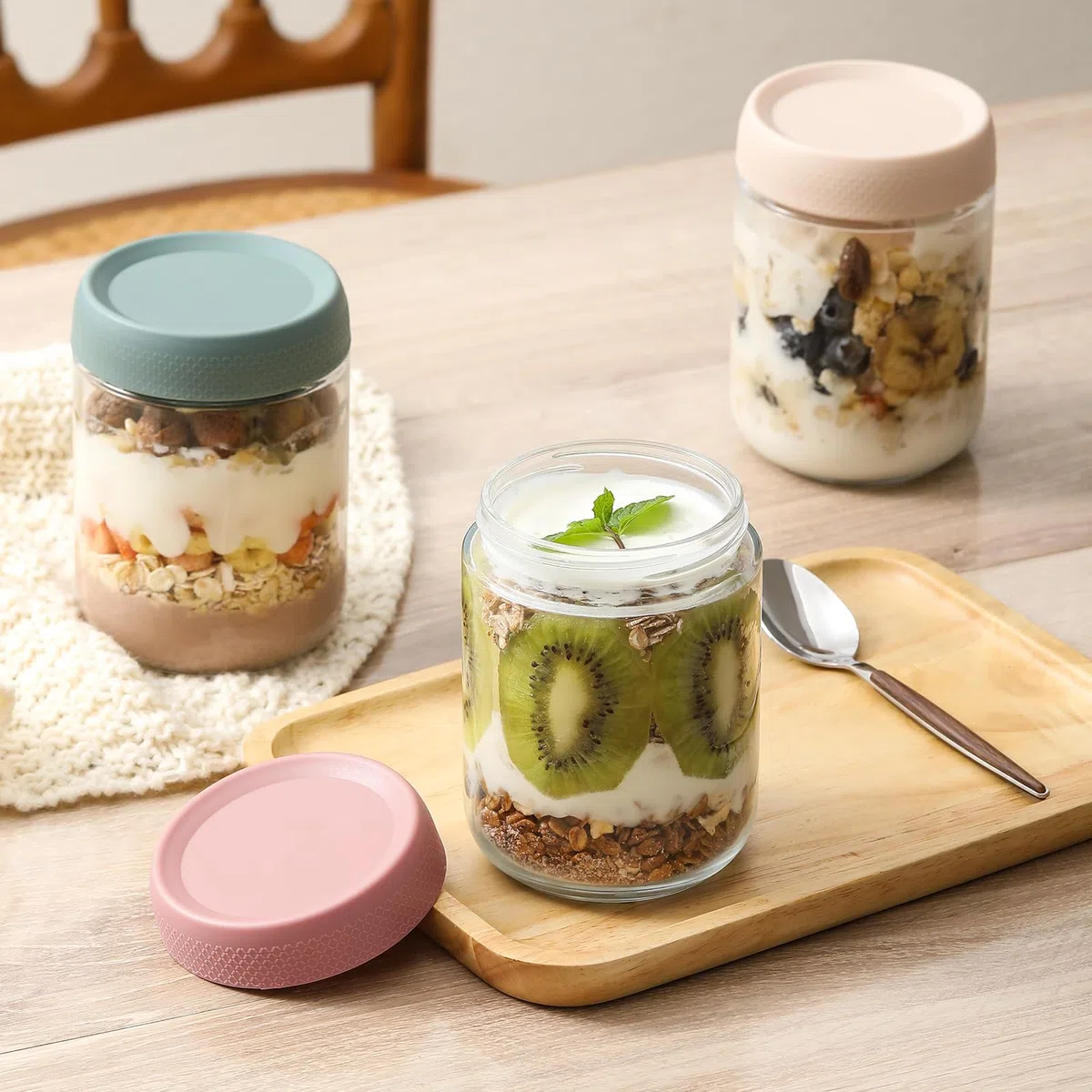 NETANY Paquete de 4 tarros de vidrio de 16 onzas con tapas herméticas, recipientes de avena nocturna con tapas, tarros de ensalada Mason de boca ancha, recipientes de vidrio para almacenamiento de