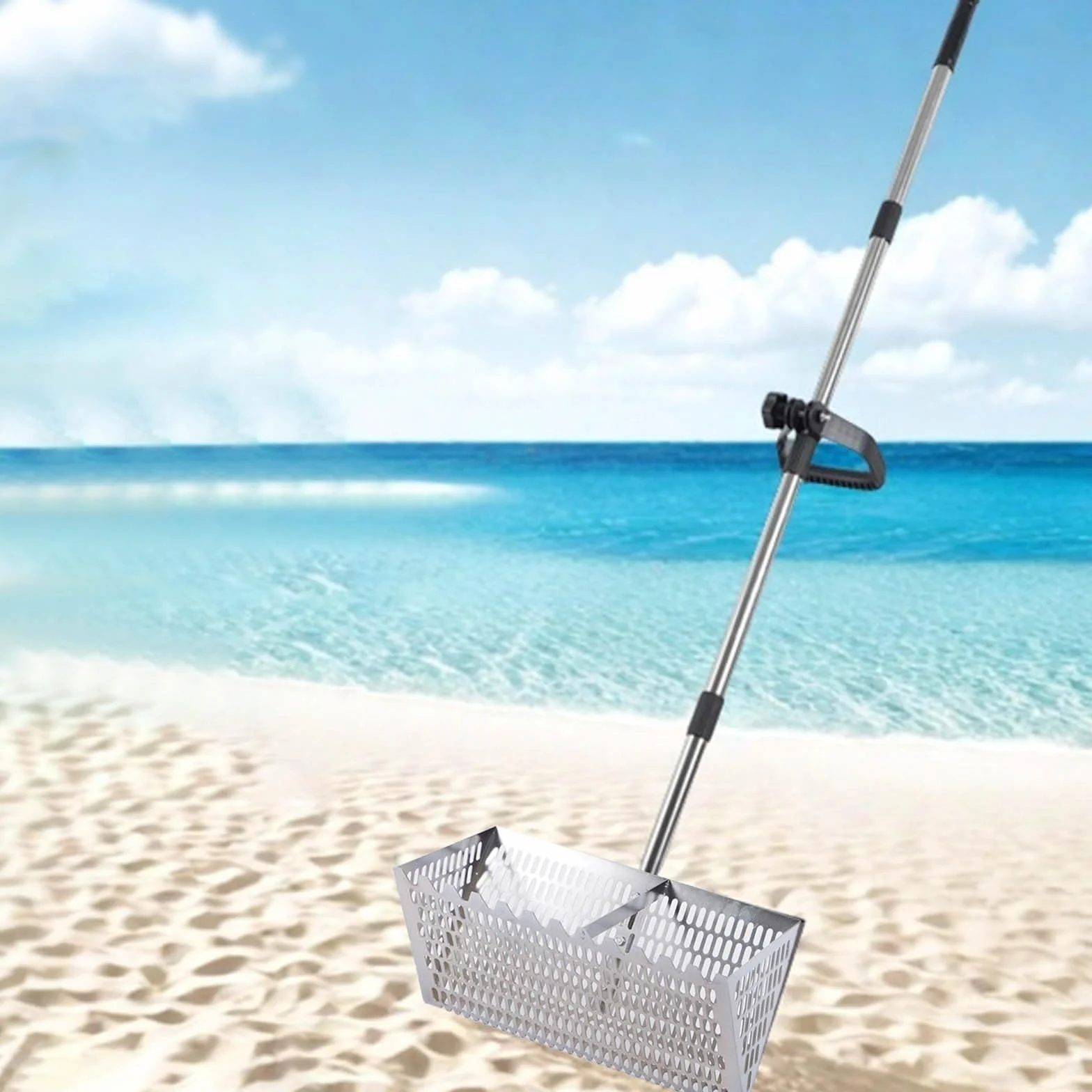 Rastrillo de arena de playa de acero inoxidable con mango de 141 cm de largo y malla de 40 x 18 cm, tamiz de arena plegable portátil para viajes, herramienta de playa desmontable para un uso fácil