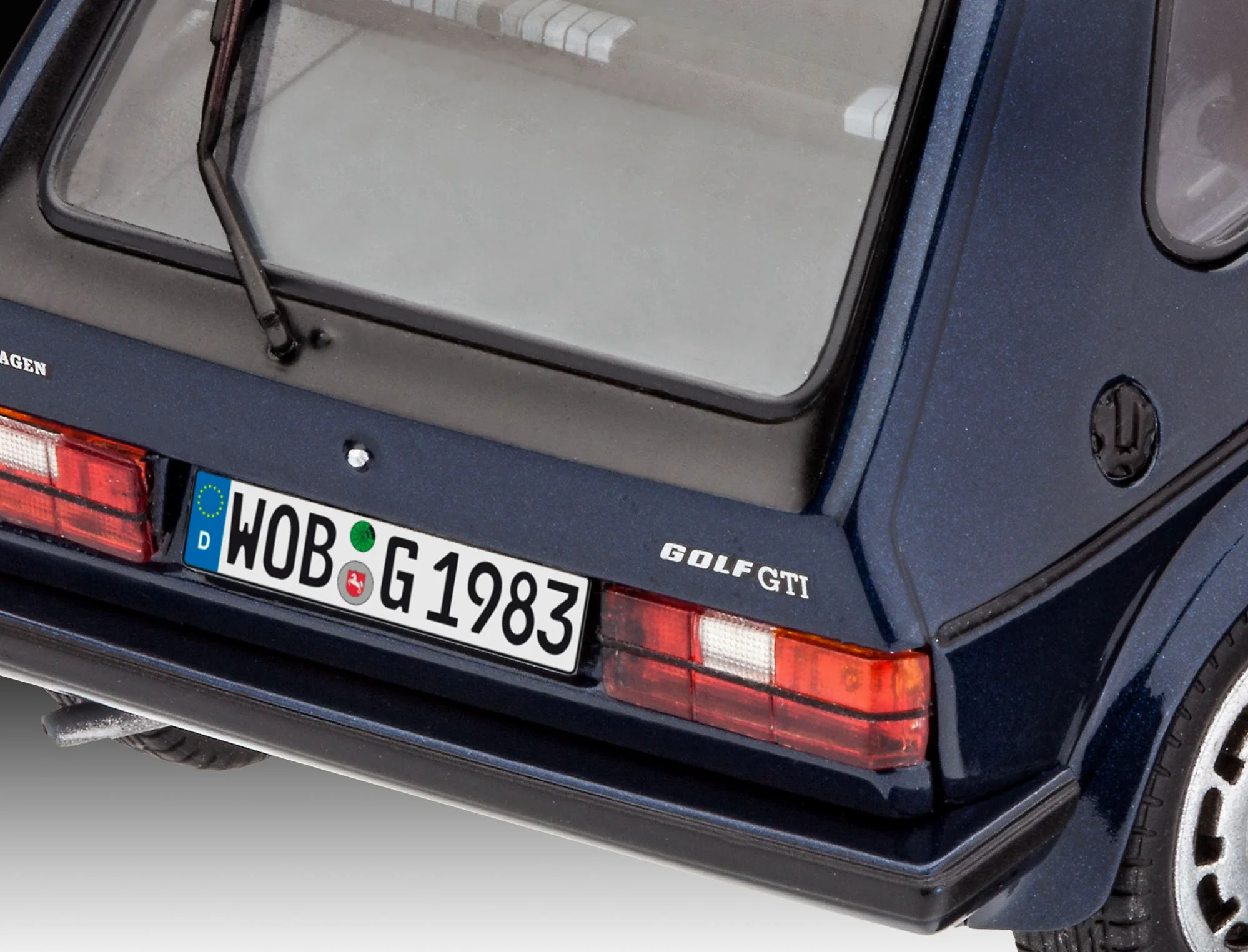 Revell 05694 12 Maqueta de 35 Years Volkswagen Golf GTI Tapicería en Escala 1: 24, Niveles 4