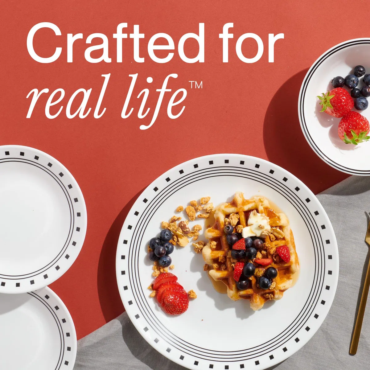 Corelle Juego de vajilla de 18 piezas, bloque de ciudad, servicio en blanco y negro para 6, vajilla resistente a las astillas, incluye platos llanos de 26 cm, platos de ensalada de 17 cm y cuencos de