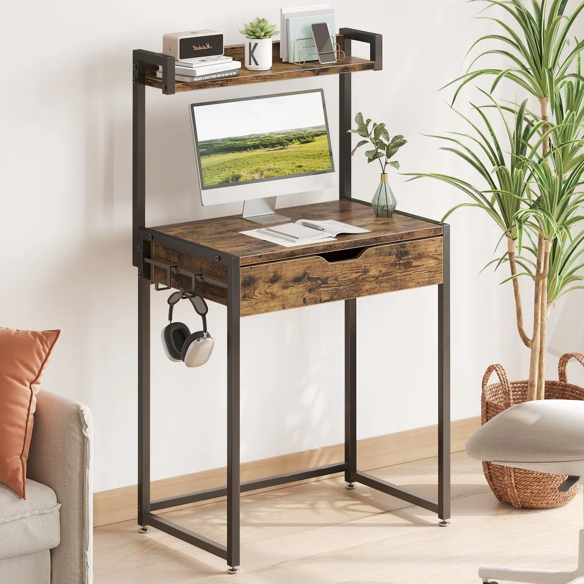 Bestier Pequeña mesa de ordenador de 64 cm con espacio de almacenamiento y cajones, adecuada para estudio, dormitorio, salón y espacios compactos (negro)