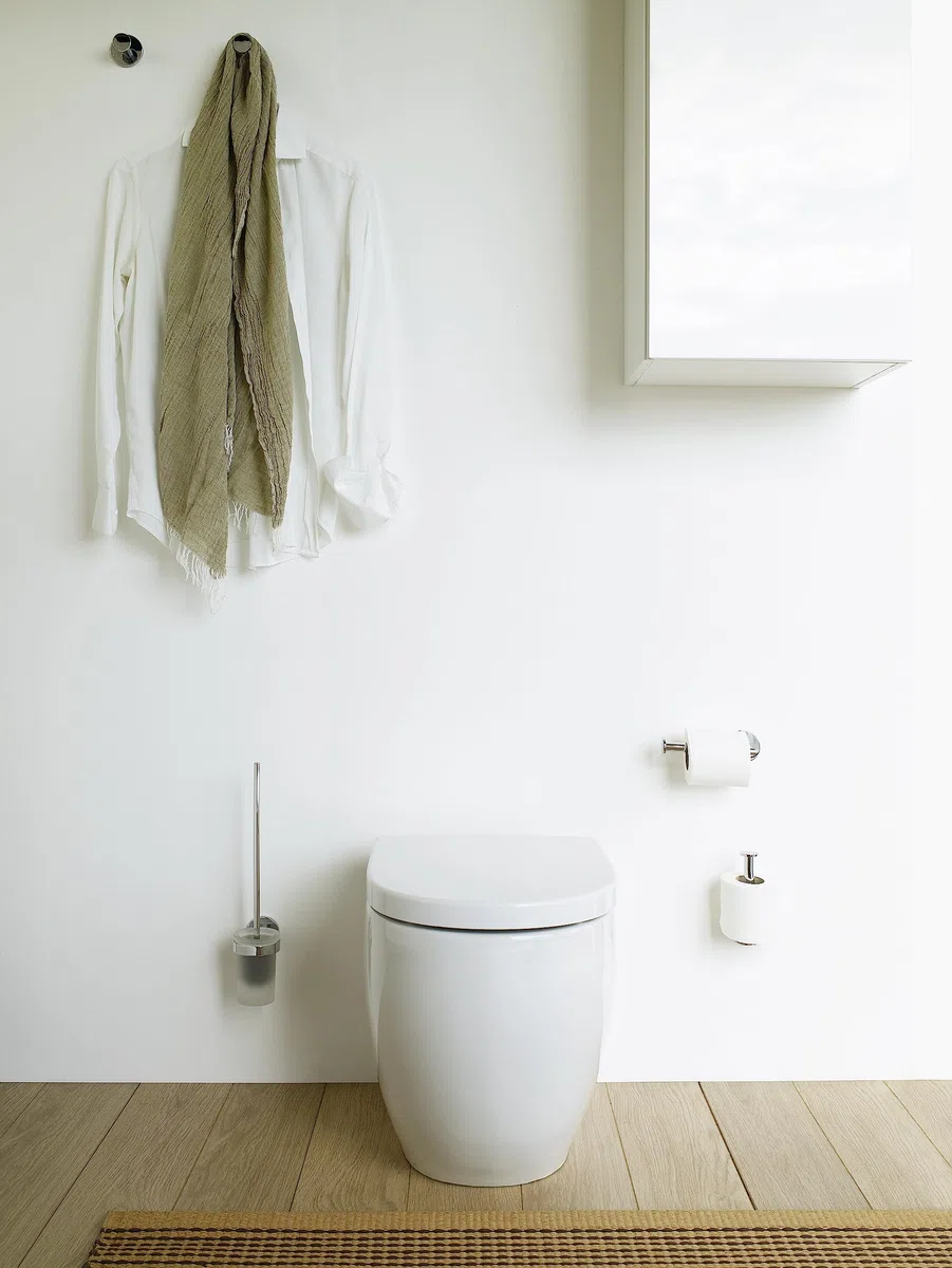 COSMIC - Escobillero Baño Suelo | Acabado Vidrio Mate | Fácil Instalación - con y Sin Tornillos | Medidas 7,5 x 11 x 38 cm