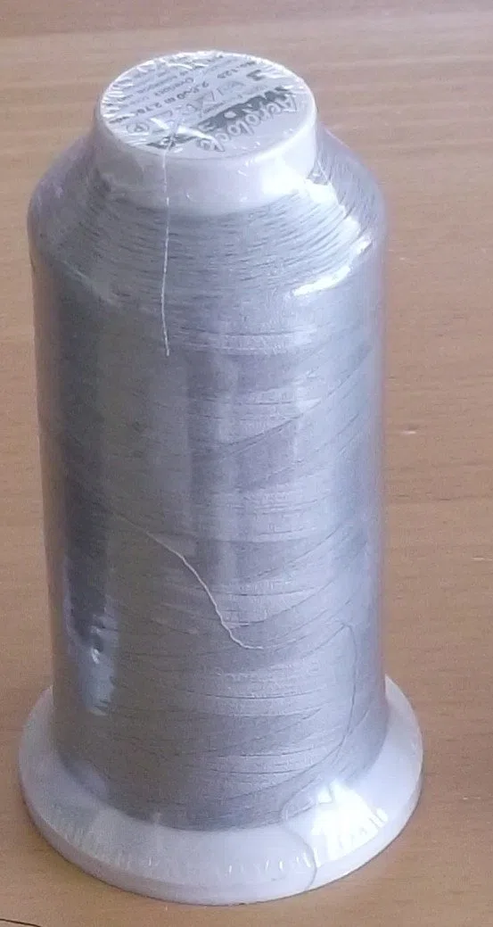 M9128-8100 - Hilo de poliéster para overlock (2500 m), color gris