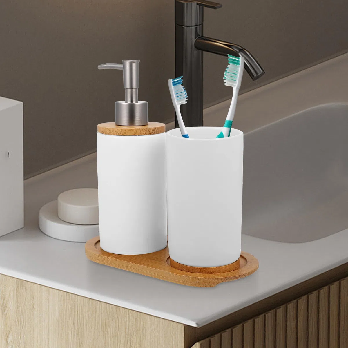 Yardwe Juego de Accesorios para Baño Cerámico Blanco 3 Piezas (Vaso 350ml, Dispensador 430ml, Base) Set para Cepillo de Dientes y Dispensador de Jabón Recargable para Baño Hogar