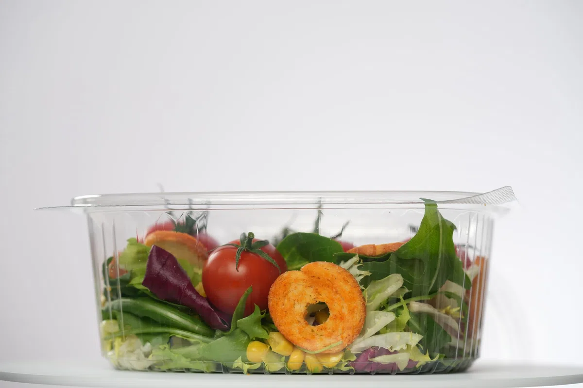 Commerline 300 cuencos rectangulares plegables de 1000 ml, recipientes reutilizables de plástico PP, cuencos de ensalada con tapa, recipientes transparentes para alimentos y alimentos para gastronomía