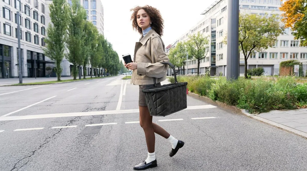 reisenthel Carrybag Frame Rhombus Black - Cesta de la compra estable con mucho espacio de almacenamiento y práctico bolsillo interior, diseño elegante e impermeable
