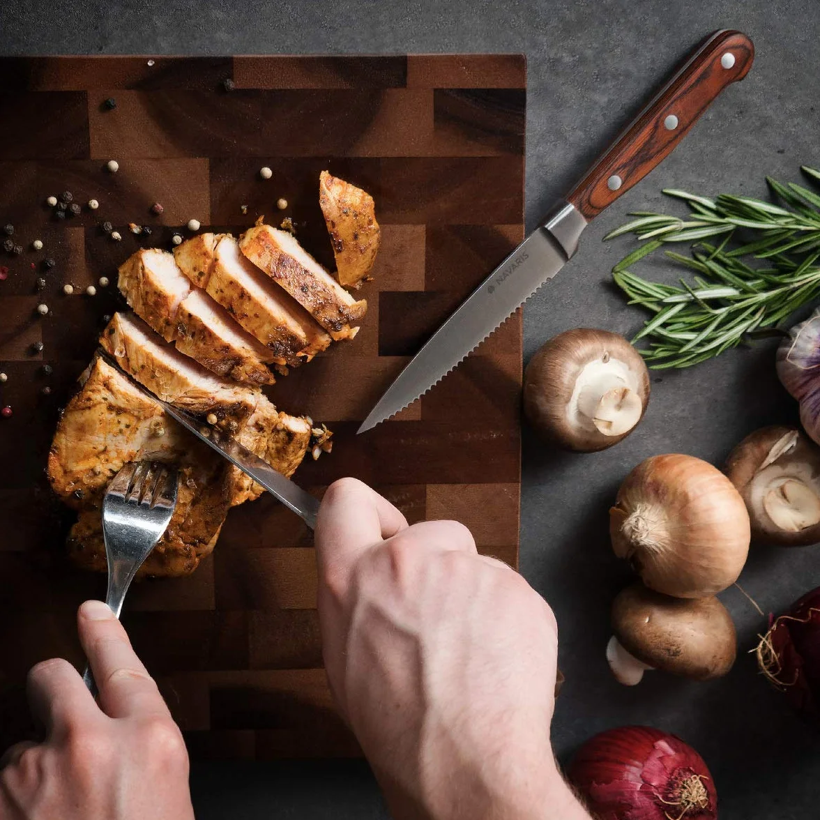 Navaris Set de Cuchillos para Carne - Juego de 6X Cuchillo de Acero Inoxidable con Mango de Madera - Cuchillos chuleteros con Filo de Sierra