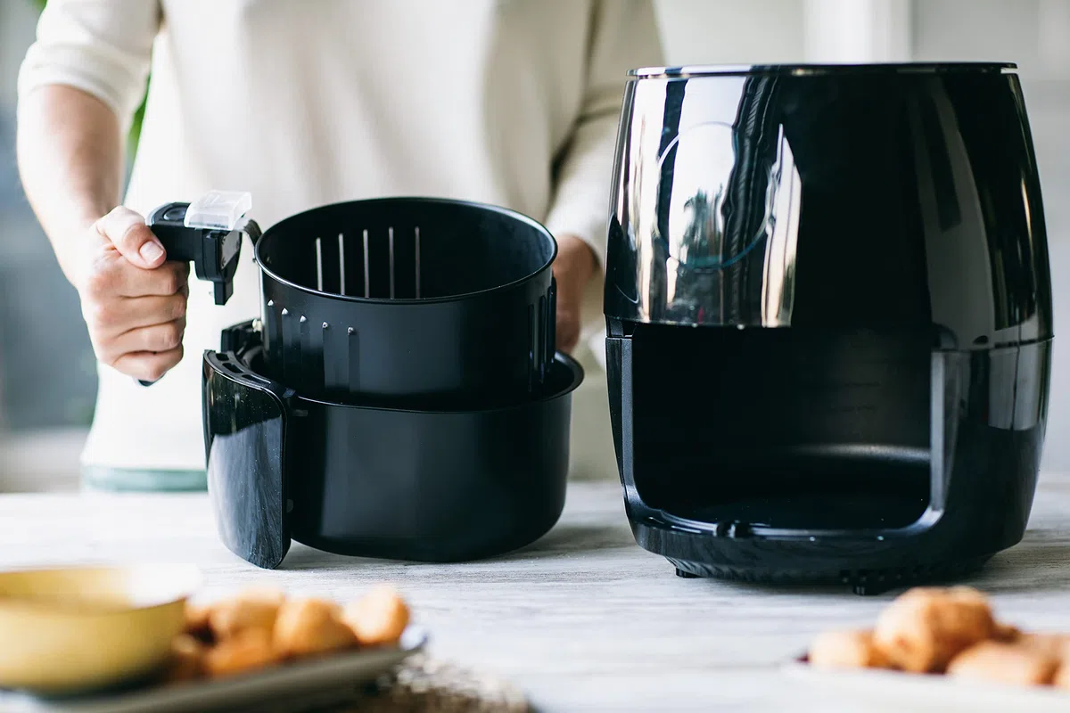 Family Care Freidora sin Aceite 3,5 Litros, Air Fryer, 1500W, 6 Programas, Pantalla LED Táctil, Tiempo y Temperatura regulable, Sin BPA/PFOA, Fácil Limpieza