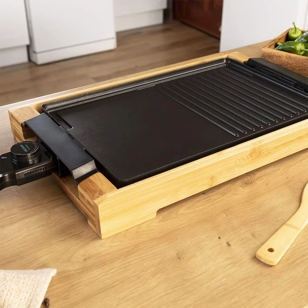 Cecotec Plancha de asar Eléctrica Tasty/Grill 2000, Acabados en acero inoxidable, Termostato regulable, Revestimiento RockStone, Apta para lavavajillas, Bambu, Bamboo Black, Potencia 2000 W