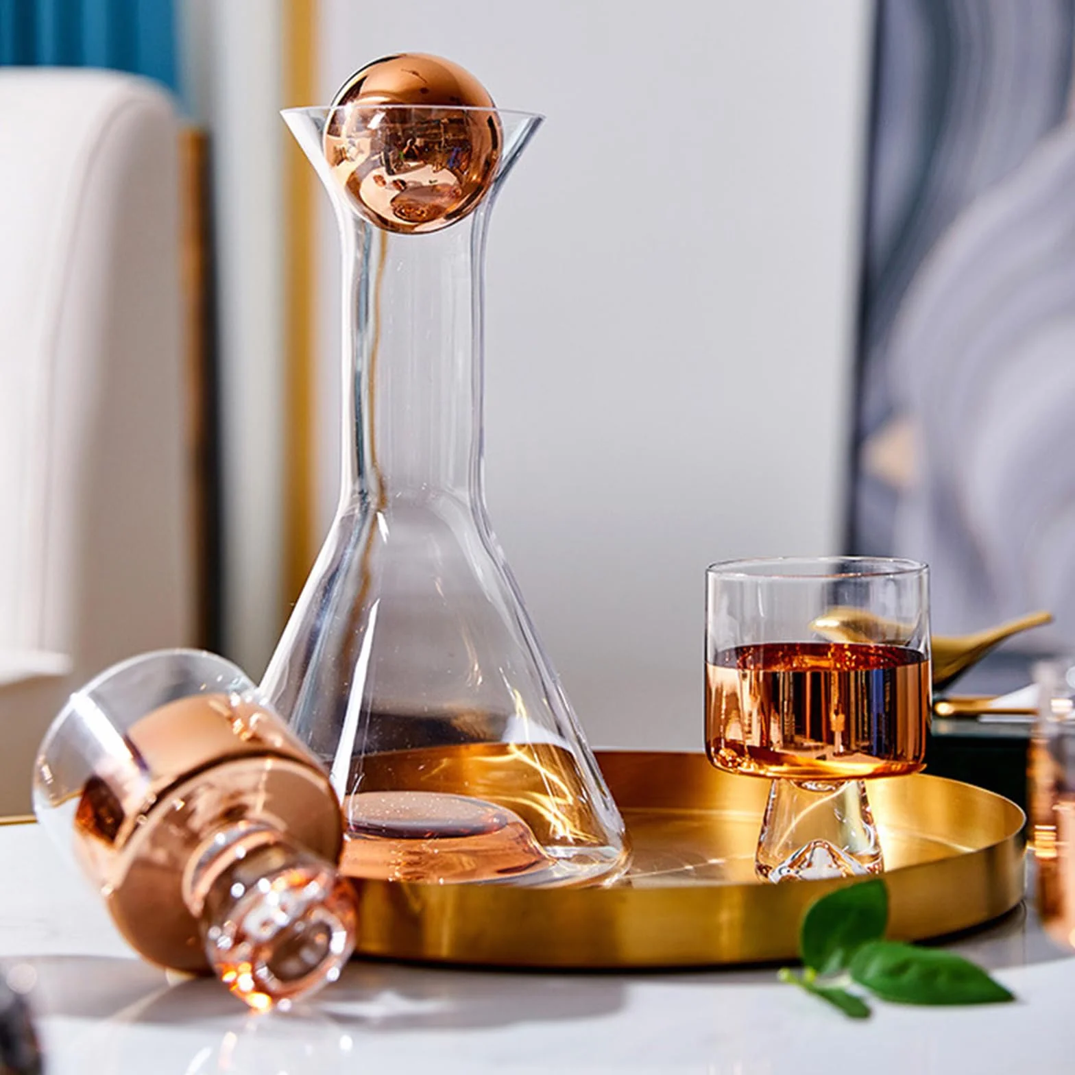 Elegante jarra de agua de cristal con capacidad de 1 5 litros con detalles dorados para reuniones familiares, cenas, fiestas y uso diario. Jarra de cristal Utensilios de cocina modernos