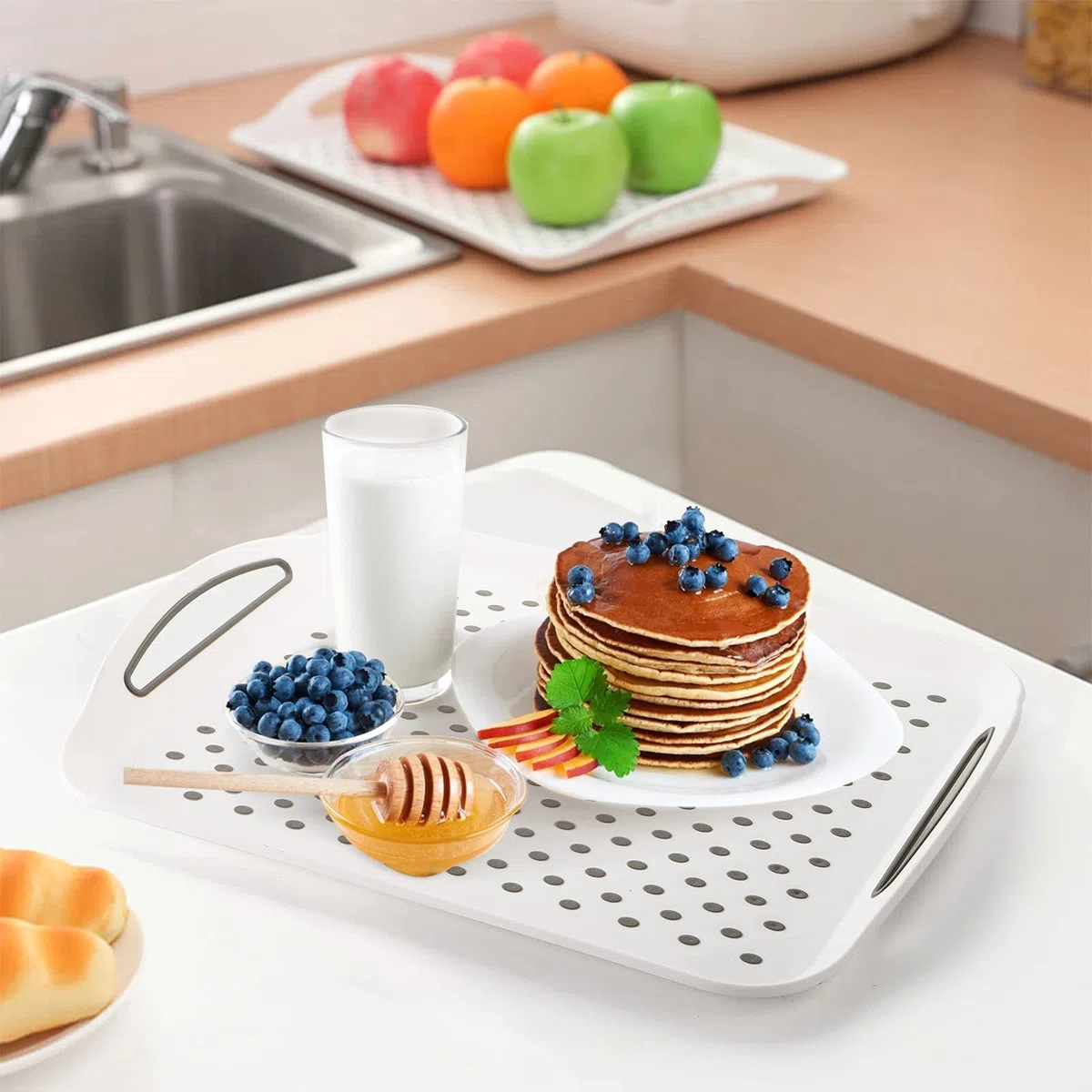 TOPZEA Paquete de 2 bandejas antideslizantes para servir alimentos con asa, 16.5 x 11 pulgadas, bandeja rectangular de plástico para servir restaurante, cafetería, comida rápida, bandeja de desayuno