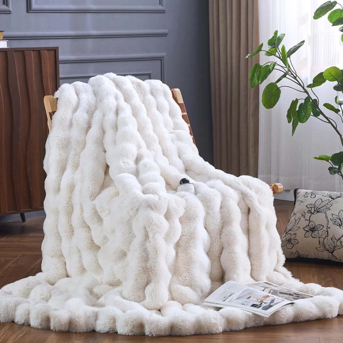 YBIKE Manta de Piel de Conejo Falsa, Suave y Peludo Mantas para Cama 150 x 130cm, Lujosa y Cálida Manta Decorativa Reversible para Cama, Sofá, Sillón o Butacas (Beige)
