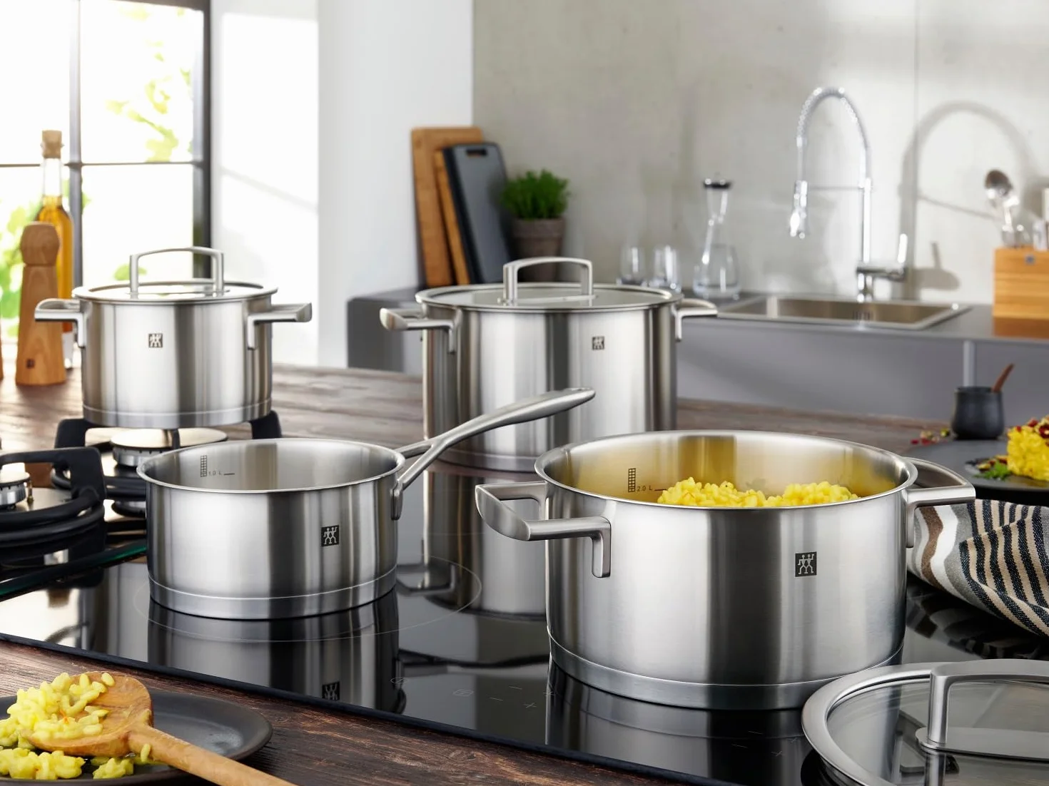 ZWILLING Vitality batería de cocina, 5 piezas con tapa de vidrio, apta para inducción, sin revestimiento, acero inoxidable, plata