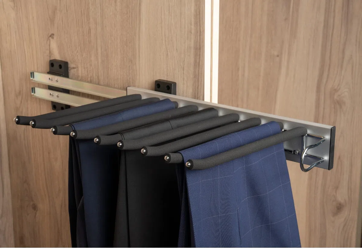 AZERODESIGN- Pantalonero Extraible para armario o vestidor - Organizador ropa - Pantalones- 9 Perchas con Foam Negro Antideslizante, Marco de Aluminio Medida de Fondo 47cm y Ancho 33,5cm (Izquierda)