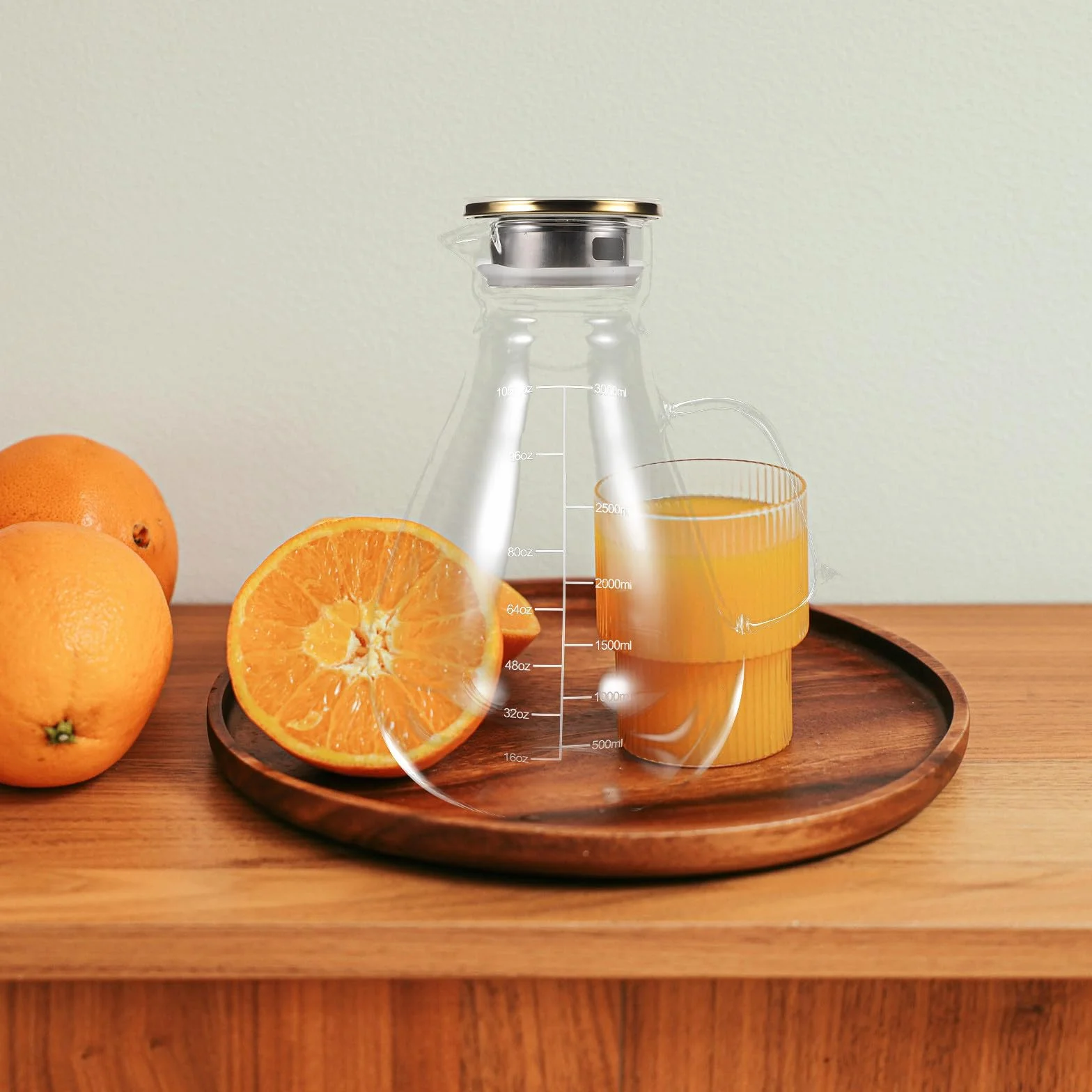Jarra de Vidrio Borosilicato de 1300ml con Tapa de Acero Inoxidable y Silicona, Diseño Elegante y Antideslizante para Jugos y Leche en Fiestas o Restaurantes