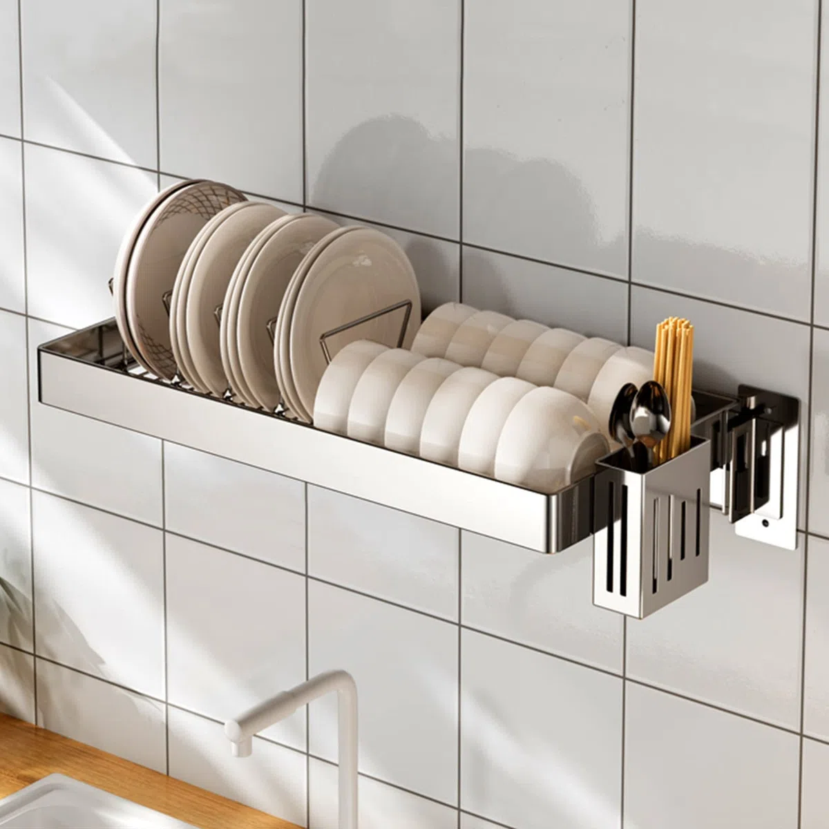 Escurridor de platos de acero inoxidable montado en la pared para fregadero superior, estante de drenaje ajustable, construcción duradera